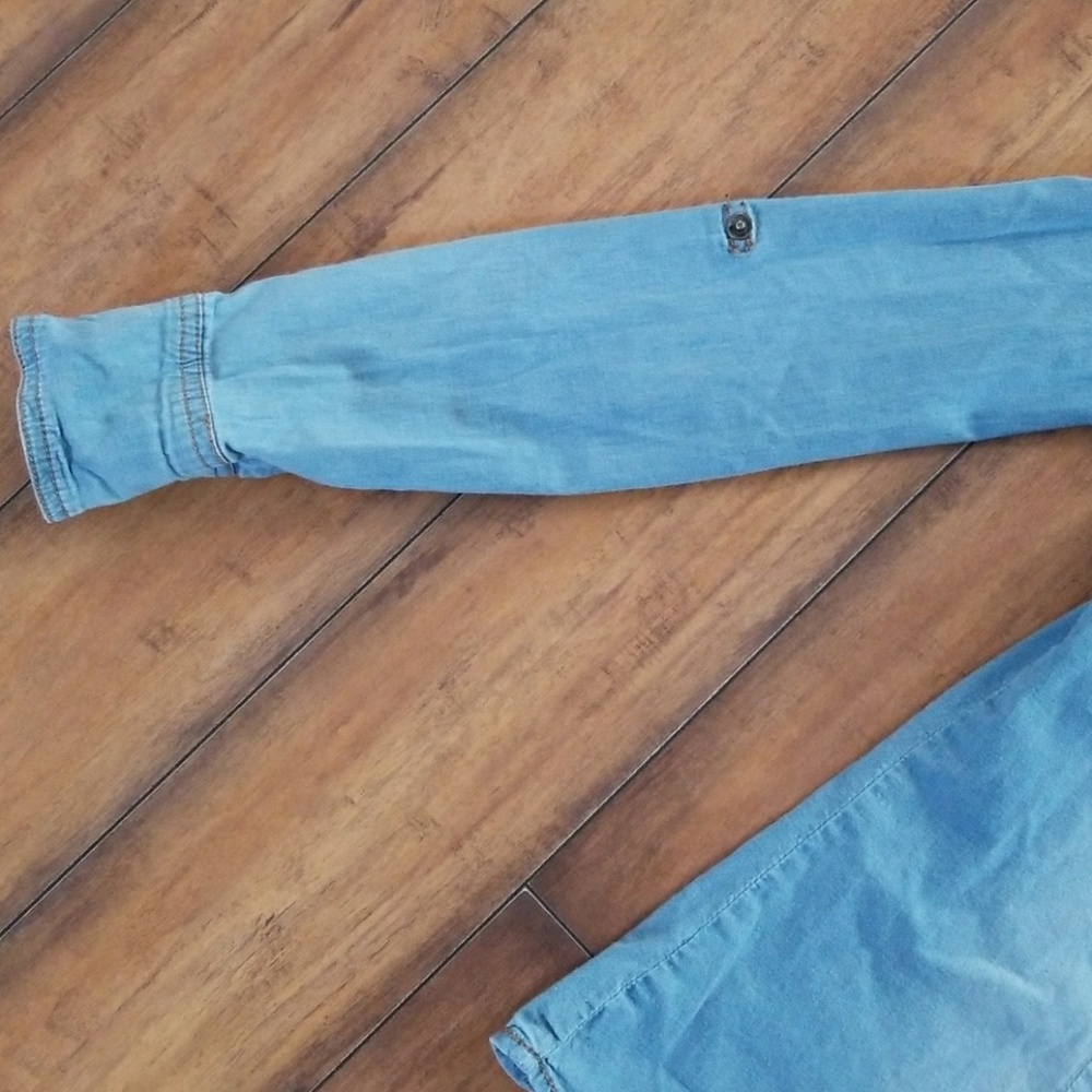 Button down - Picture 3 of 4